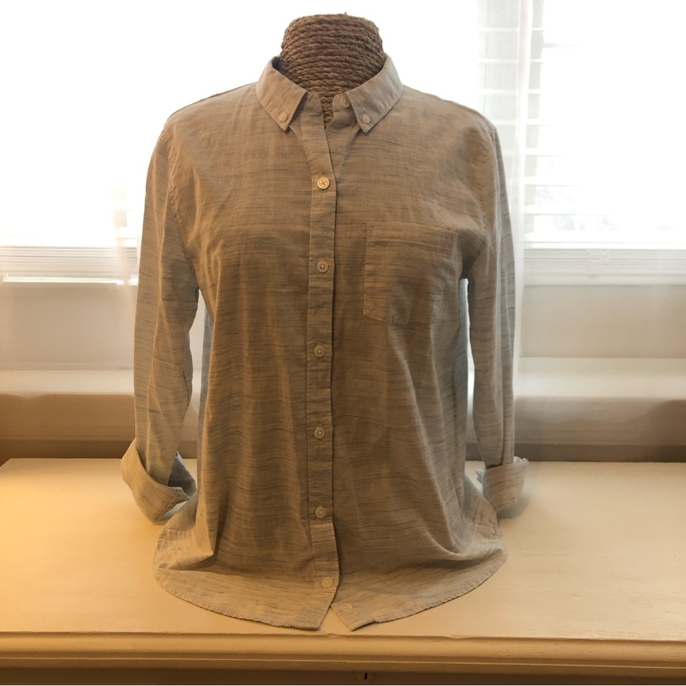 NWOT Universal Thread Button-up